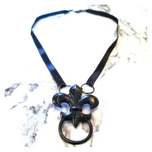 ⚜Customizable Black Fleur Du Leaf pendant on loops